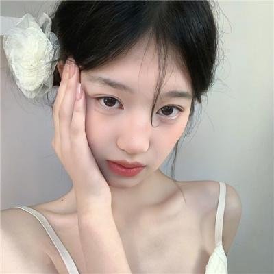 男爵的同桌小女生